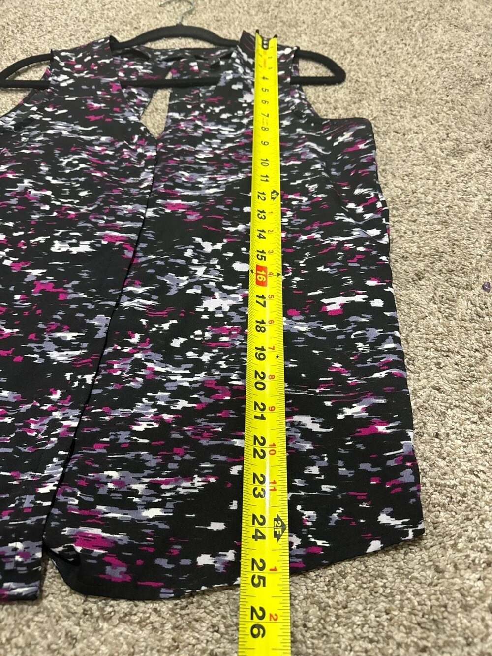 Banana Republic Sleeveless Blouse Small V-Neck Split Back Abstract Top - Picture 5 of 7